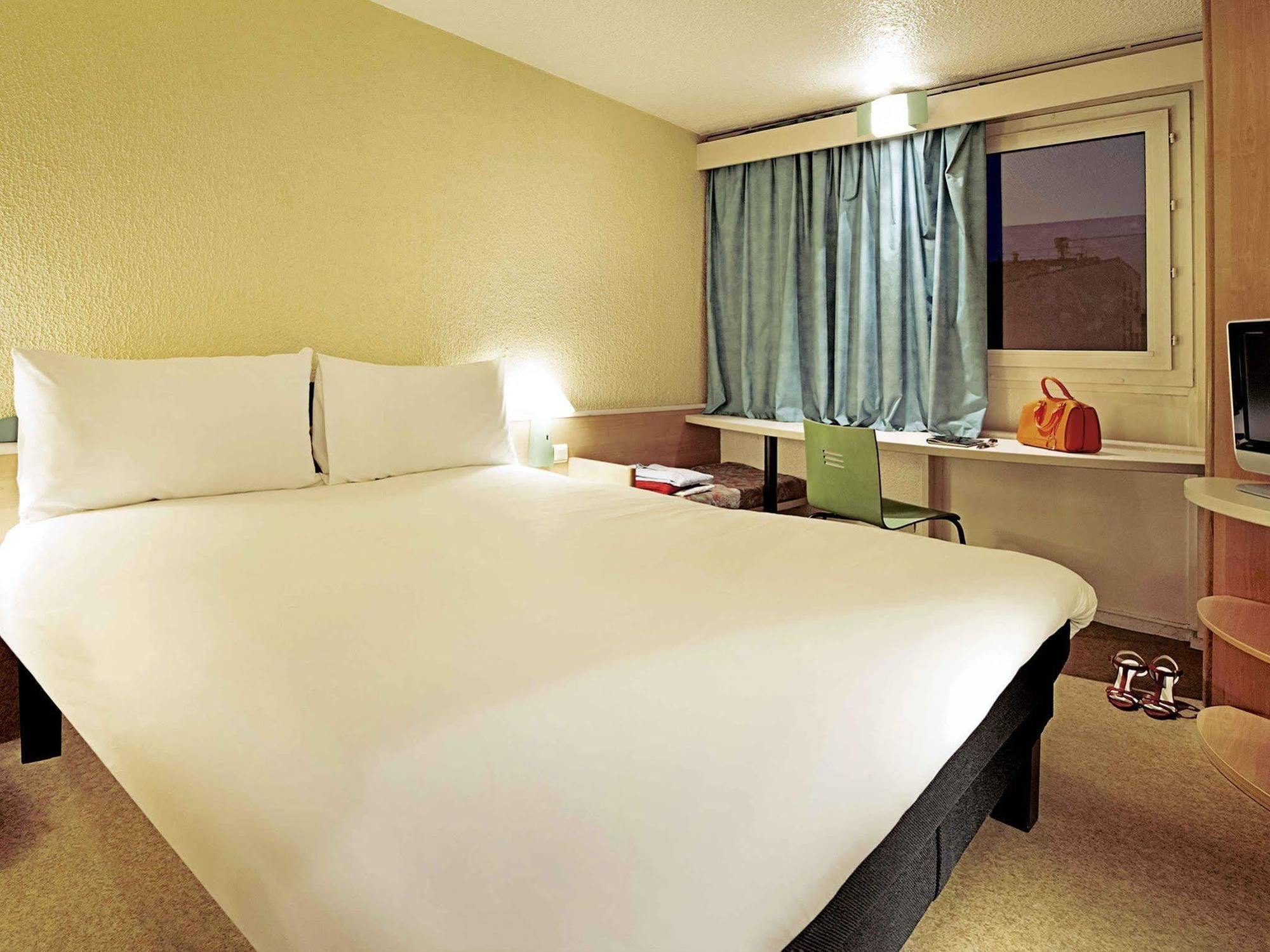 Ibis Archamps Porte De Geneve エクステリア 写真