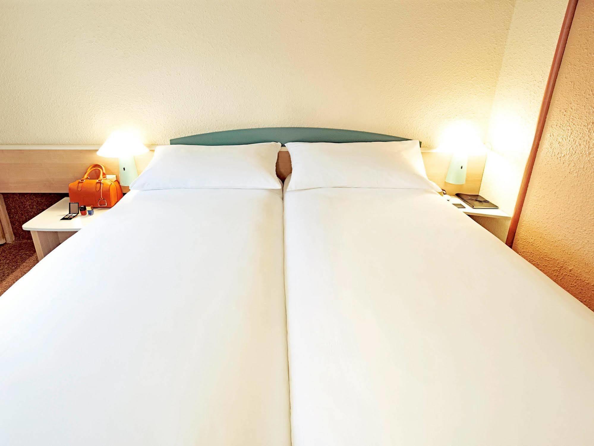 Ibis Archamps Porte De Geneve エクステリア 写真